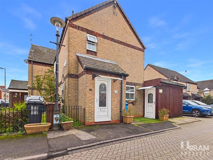 3 Bedroom Property For Sale In The Gardens, Hull, HU3