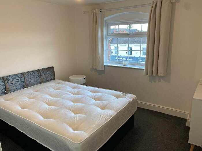 2 Bedroom Apartment To Rent In Flat Hampton Court, Market Harborough, LE16