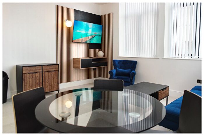 2 Bedroom Flat To Rent In Mill Street, Bradford, BD1