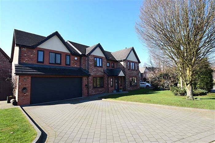 5 Bedroom Detached House To Rent In College Court, Macclesfield, SK11