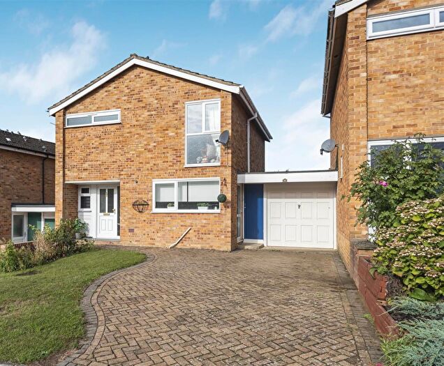 3 Bedroom Link Detached House For Sale In Eltham Avenue, Caversham, Reading, RG4