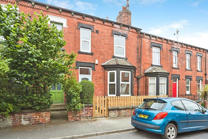 5 Bedroom Terraced House For Sale In Sholebroke Mount, Leeds, LS7