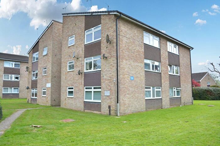 2 Bedroom Apartment For Sale In Hayling Court, Broadfield, RH11