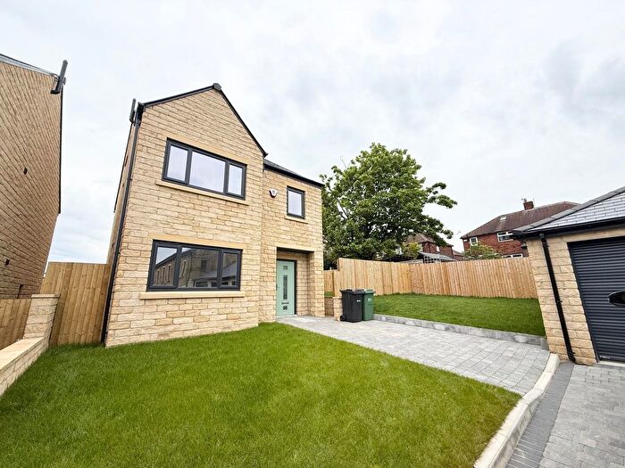 3 Bedroom Detached House To Rent In Henconner Court, Bramley, Leeds, LS13