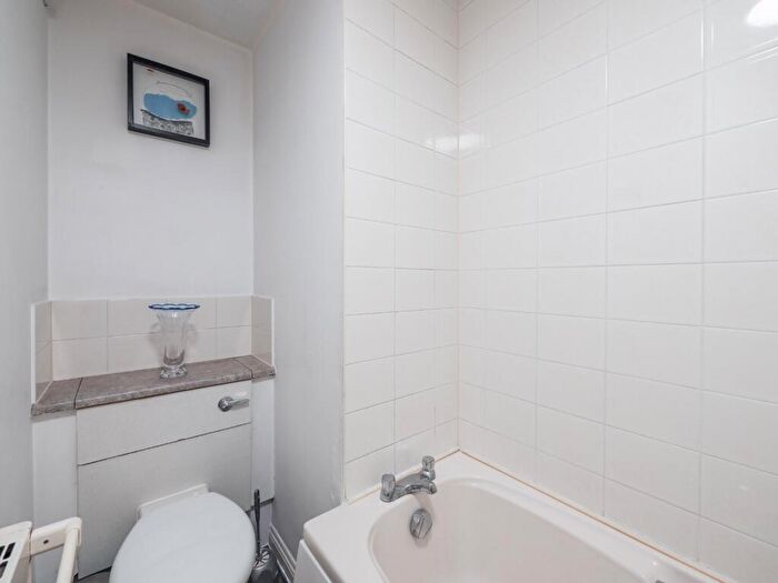 2 Bedroom Flat For Sale In / Sinclair Place, Edinburgh, EH11