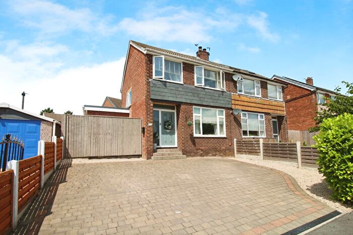 3 Bedroom Semi-Detached House For Sale In Manor Rise, Wakefield, WF2