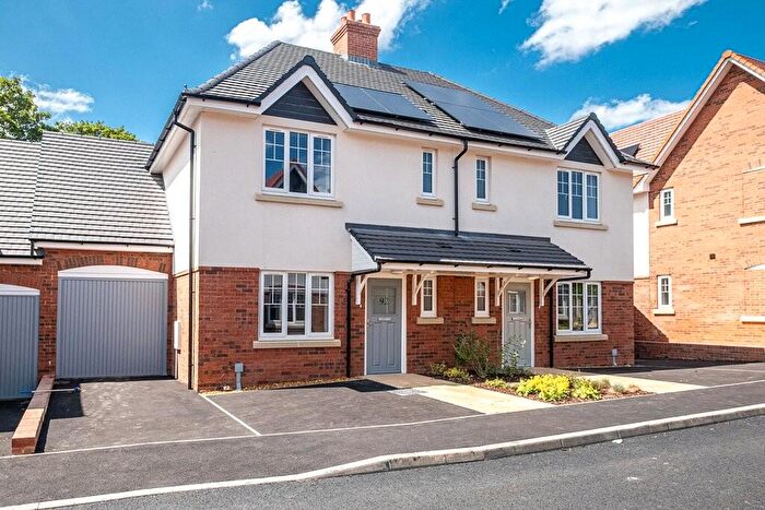 3 Bedroom Semi Detached House To Rent In Woodleigh Avenue, Birmingham, West Midlands, B17