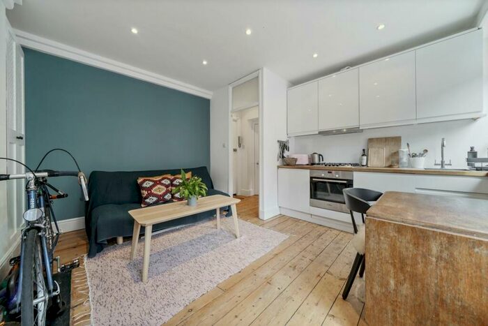 1 Bedroom Flat To Rent In Peabody Estate, Herne Hill, SE24