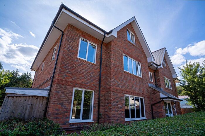 2 Bedroom Flat For Sale In Gilletts Lane, High Wycombe, HP12