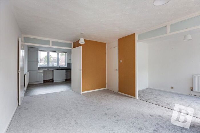 3 Bedroom Terraced House For Sale In Saddleworth Square, Romford, RM3