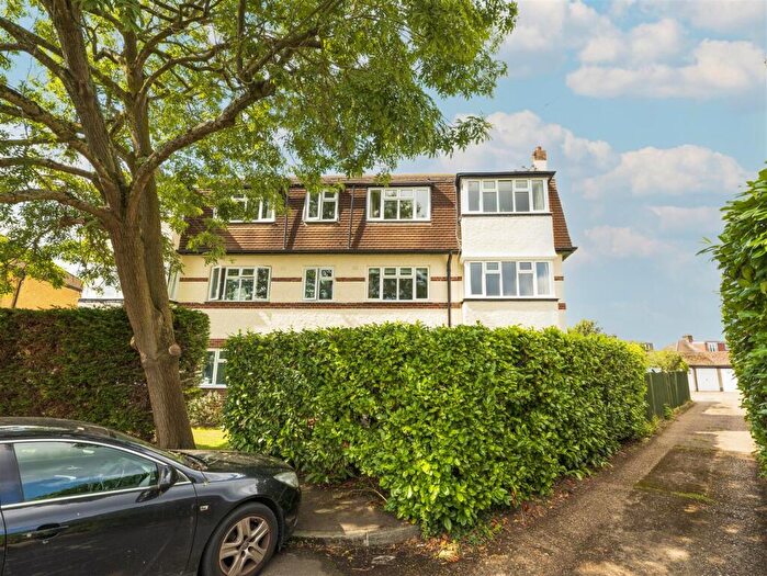 2 Bedroom Flat For Sale In Lancaster Close, Kingston Upon Thames, KT2