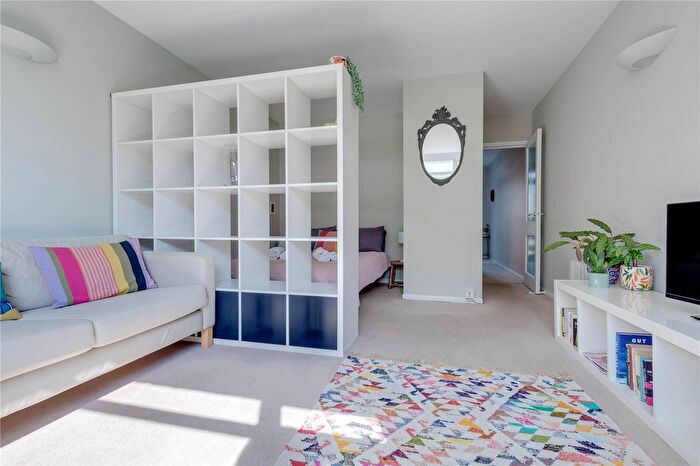 1 Bedroom Studio To Rent In Court Royal, Putney, London, SW15