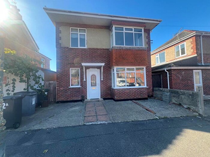 5 Bedroom Detached House To Rent In Maple Road, Bournemouth, BH9