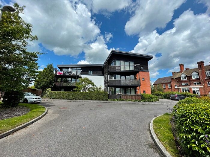 2 Bedroom Flat To Rent In Maplespeen Court, Newbury, RG14
