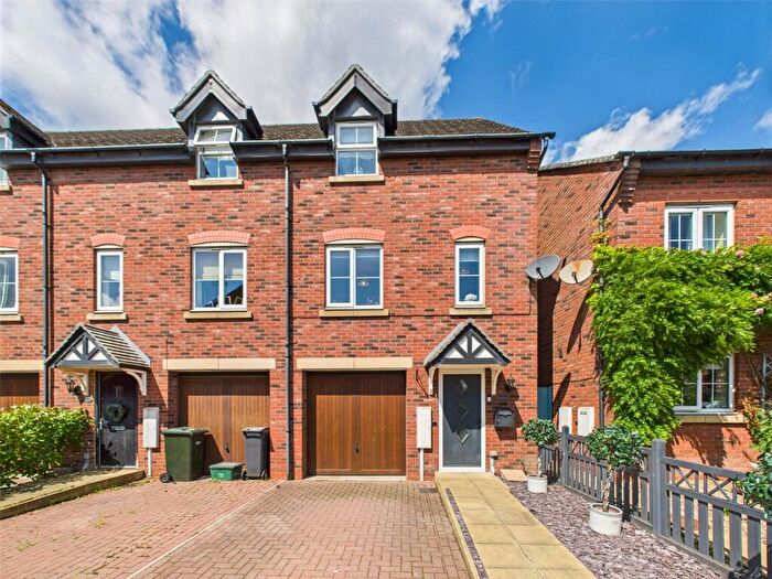 3 Bedroom End Of Terrace House For Sale In Goddard Court, Mapperley Plains, Nottingham, Nottinghamshire, NG3