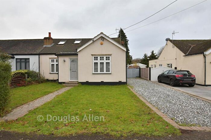 4 Bedroom Chalet For Sale In Sylvia Avenue, Hutton, Brentwood, Essex, CM13