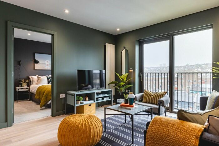 2 Bedroom Apartment To Rent In New England Street, BN1