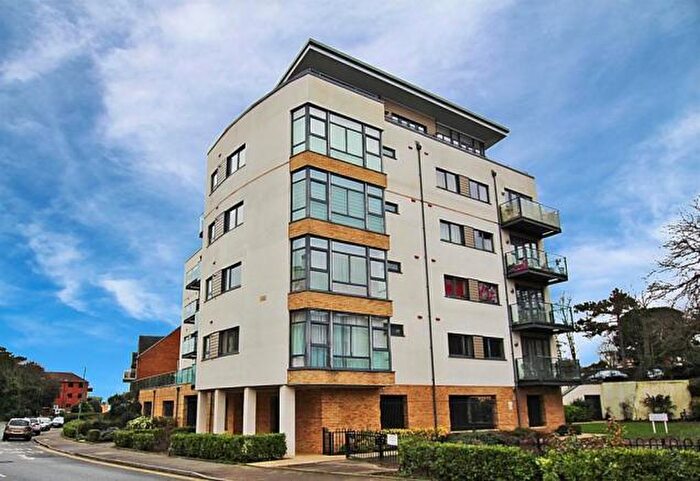 2 Bedroom Flat To Rent In Sea Road, BH5