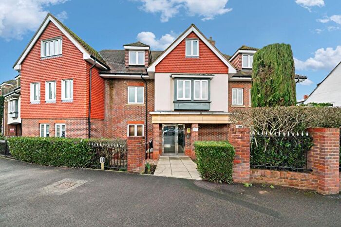 3 Bedroom Flat To Rent In Portsmouth Road, Fieldgate Court, KT11