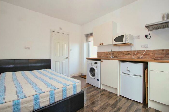 Flat To Rent In Hillfield Avenue, Wembley, HA0