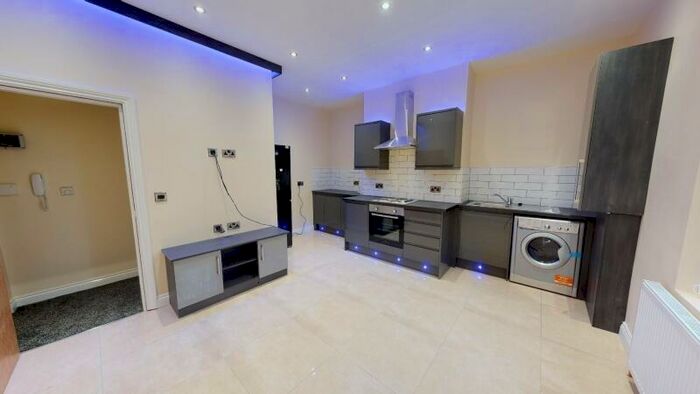 2 Bedroom Apartment To Rent In Ashwood Terrace, Headingley, Leeds, LS6