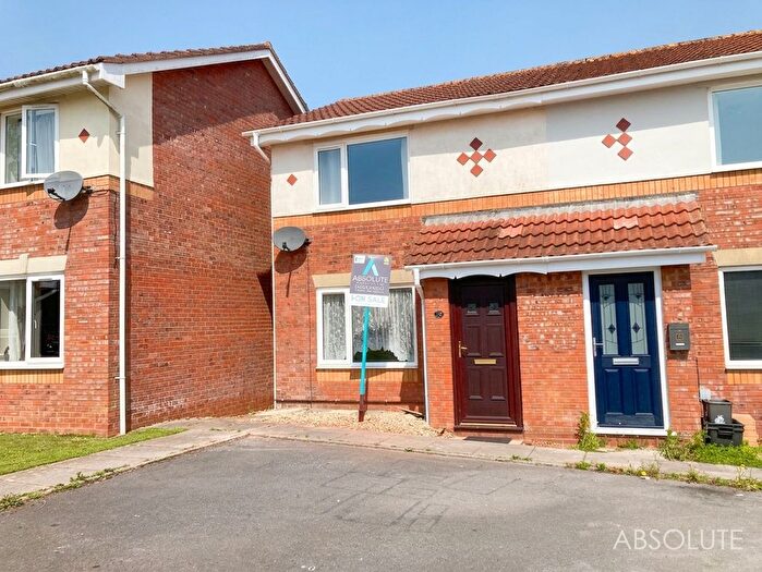 2 Bedroom End Terrace House For Sale In Trentham Close, Paignton, TQ3