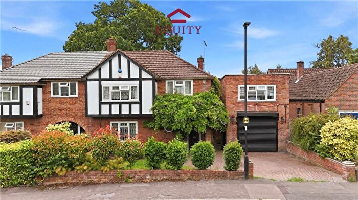 5 Bedroom Semi-Detached House For Sale In Bycullah Road, Enfield, EN2