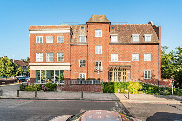 2 Bedroom Apartment For Sale In Kingsley Way, Hampstead Garden Suburb, N2
