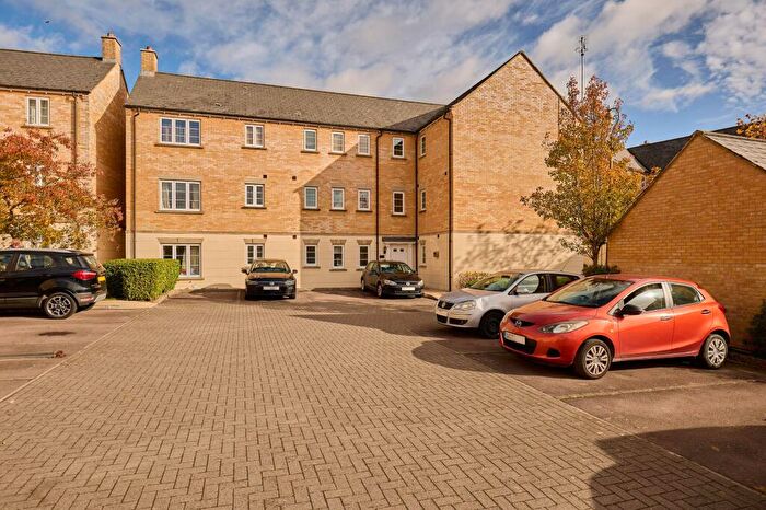 2 Bedroom Apartment For Sale In Harvest Grove, Witney, OX28