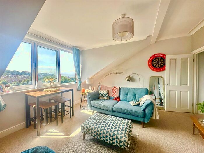 1 Bedroom Flat For Sale In Quarry Road, Hastings, TN34