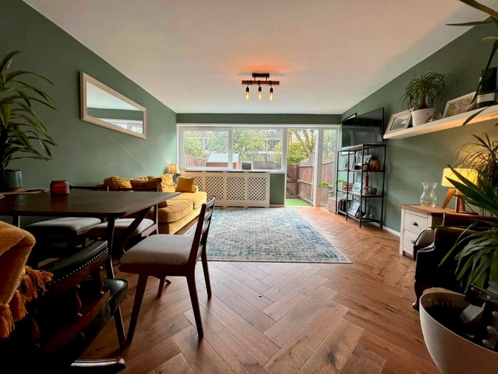 2 Bedroom Maisonette To Rent In Anglo Road, E3