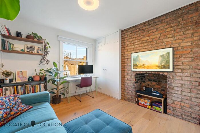 3 Bedroom End Of Terrace House For Sale In Brooke Road, London, N16