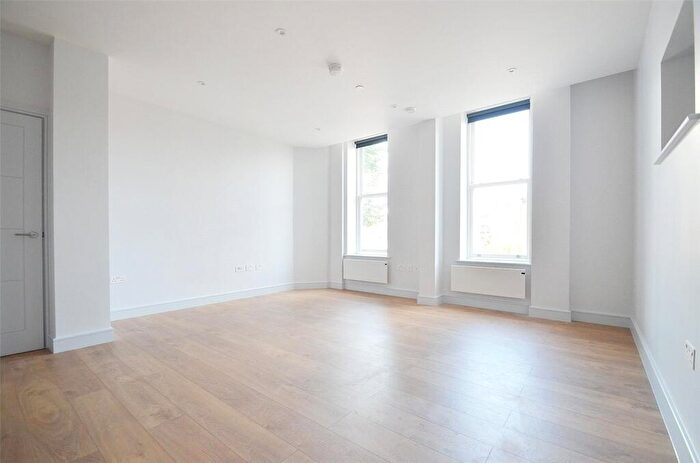 2 Bedroom Apartment To Rent In Benhill Avenue, Sutton, SM1