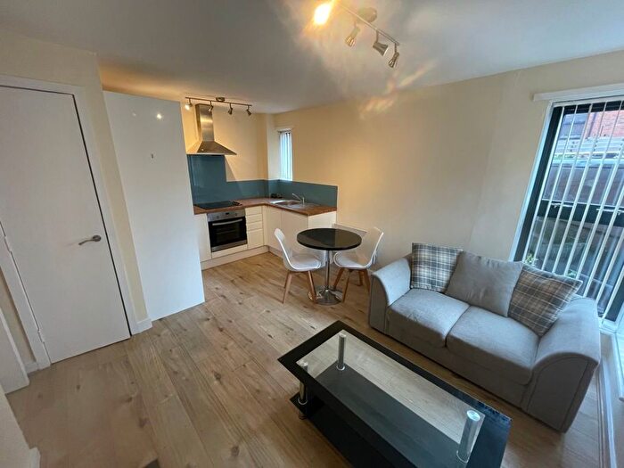 1 Bedroom Flat To Rent In The Chandlers, Leeds, LS2