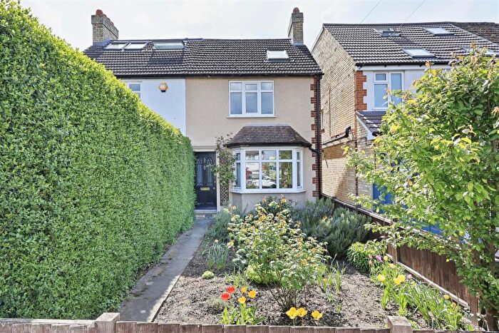 4 Bedroom Semi Detached House For Sale In Arbury Road, Cambridge, CB4