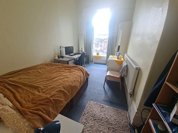3 Bedroom Flat To Rent In Moorland Road, Leeds, LS6