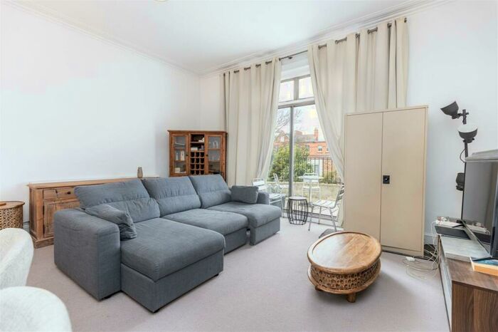 2 Bedroom Flat To Rent In Belsize Park, London, NW3
