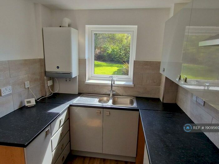 1 Bedroom Flat To Rent In Ravenhill, Swansea, SA5