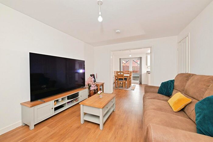 4 Bedroom Detached House For Sale In Wilton Avenue, Hampton Gardens, Peterborough, PE7