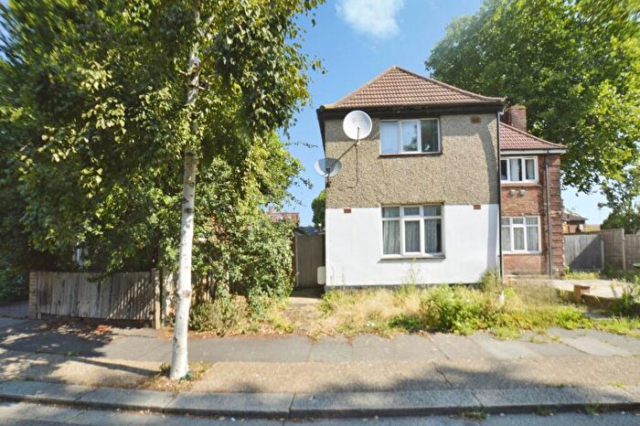 2 Bedroom House For Sale In Prince Regent Lane, London, E13