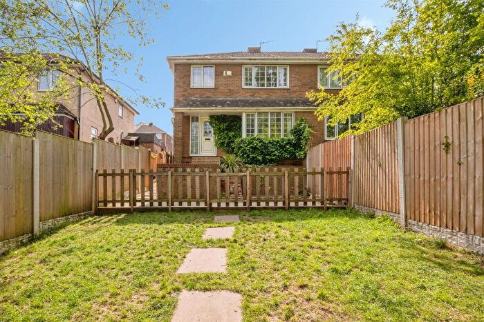 3 Bedroom Semi-detached House For Sale In Buckingham Road, Conisbrough, Doncaster, DN12