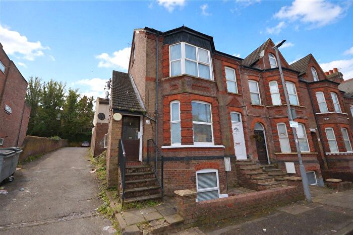 Studio For Sale In Stockwood Crescent, Luton, Bedfordshire, LU1