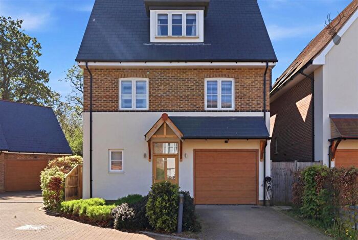 4 Bedroom House To Rent In High Road, Chigwell, IG7