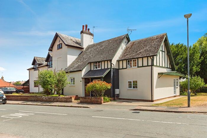 3 Bedroom Semi-Detached House For Sale In High Street, Walkern, Stevenage, SG2