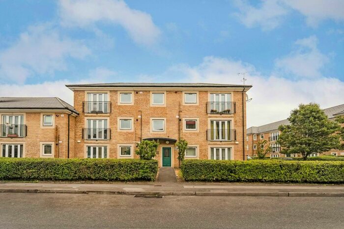 2 Bedroom Property To Rent In White Lodge Close, Isleworth, TW7