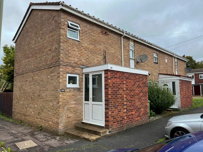 3 Bedroom Semi-Detached House To Rent In Belvoir Close, Fareham, PO16