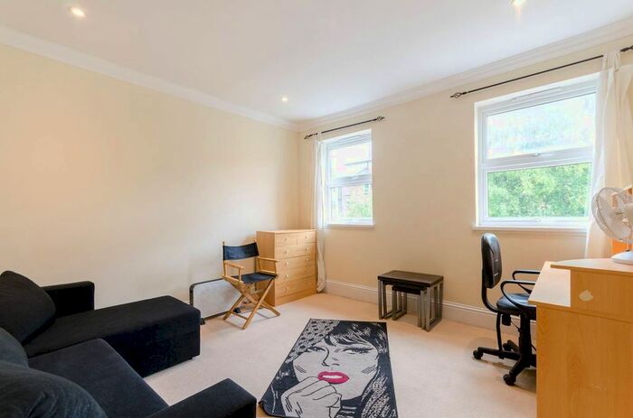 2 Bedroom Flat To Rent In Farnham Road, Guildford, GU2