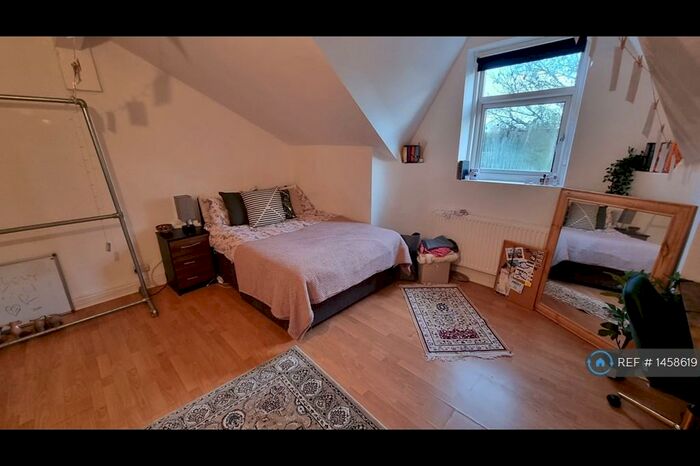 5 Bedroom Terraced House To Rent In Platt Lane, Manchester, M14