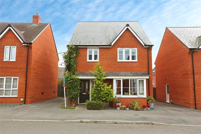 4 Bedroom Detached House For Sale In Wallace Avenue, Botley, Southampton, Hampshire, SO32