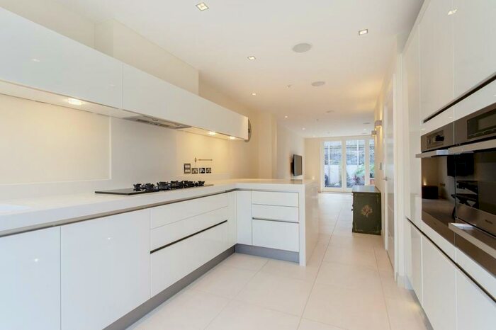 3 Bedroom House To Rent In Willow Walk, Angel, London, N1